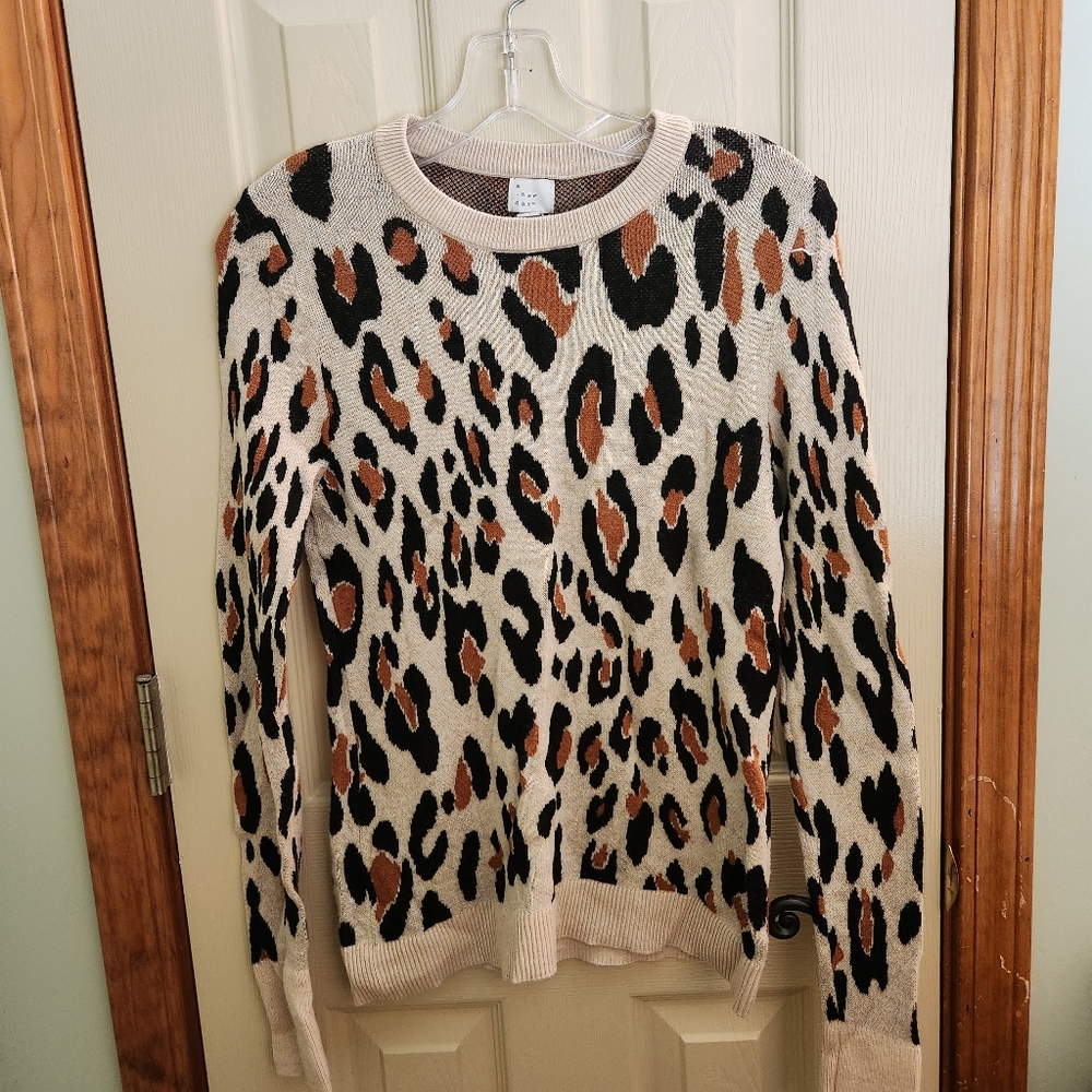 Leopard print sweater by A New Day xs but fits larger